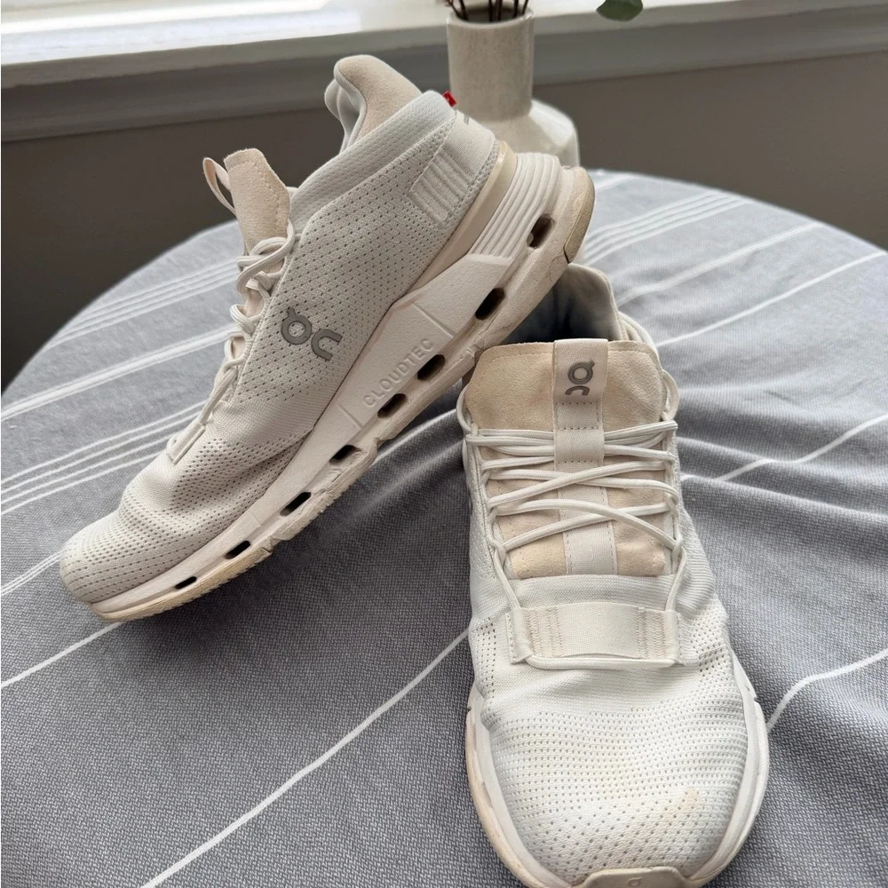 On Running Men's Cream and White Sneakers